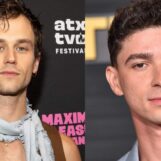 Brandon Flynn et Isaac Cole Powell prennent la douche ensemble dans une vidéo virale sexy