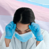 Des chercheurs de l'université de Virginie qui ont mis fin aux soins aux jeunes trans publient des recherches sur les méfaits de la transphobie