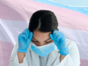 Des chercheurs de l'université de Virginie qui ont mis fin aux soins aux jeunes trans publient des recherches sur les méfaits de la transphobie
