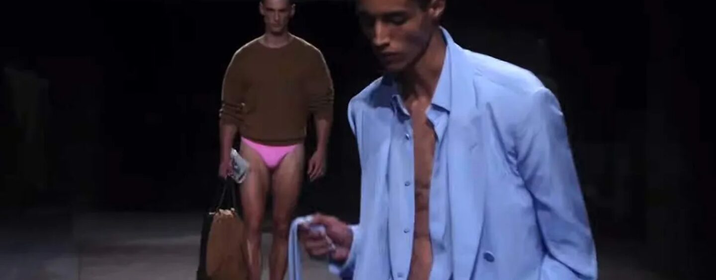 Tom Ford envoie des mannequins en sous-vêtements révélateurs sur le podium de la Fashion Week de Paris