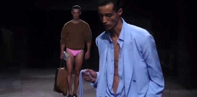 Tom Ford envoie des mannequins en sous-vêtements révélateurs sur le podium de la Fashion Week de Paris