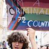 Les Américains LGBTQ+ vivent plus ouvertement malgré la pression de se cacher
