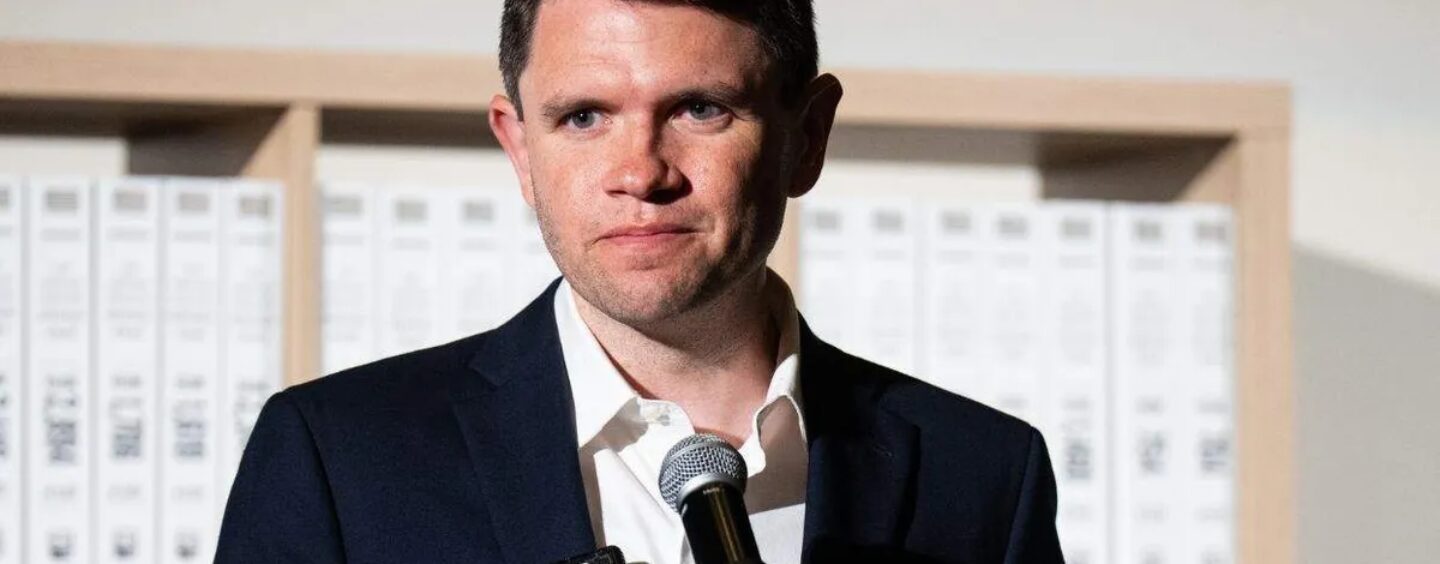 James Talarico a promis de co-parrainer la loi sur l'égalité, mais se contente désormais de déclarer qu'il « réexaminera » le projet de loi.