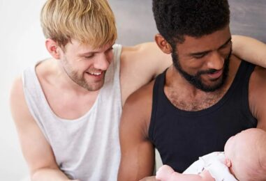 Les familles LGBTQ+ sont sur le bulletin de vote en novembre. Voici comment les protéger
