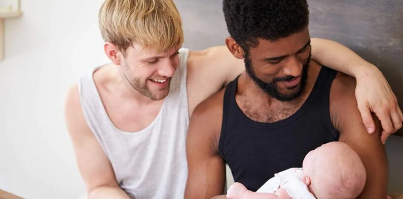 Les familles LGBTQ+ sont sur le bulletin de vote en novembre. Voici comment les protéger