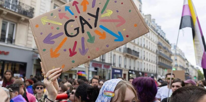 Qu'apprennent les hommes homosexuels lorsque nous nous demandons : « Quand êtes-vous sortis ? »