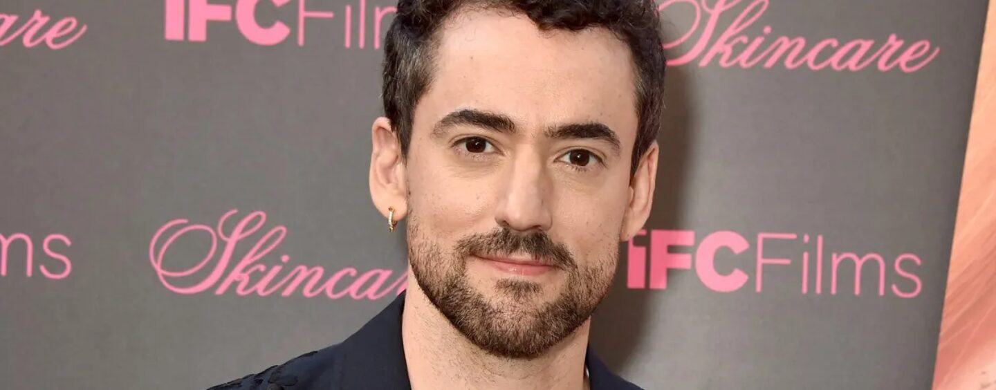 Rencontrez Luis Gerardo Méndez, le bel acteur gay qui représente fièrement le Mexique