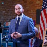 Il pourrait être le premier membre LGBTQ+ du Congrès du Michigan. Il veut que les démocrates se battent plus fort