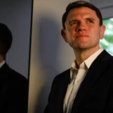 Les républicains ont attaqué James Talarico pour « Dieu n'est pas binaire ». Il dit que Charlie Kirk a fait la même chose