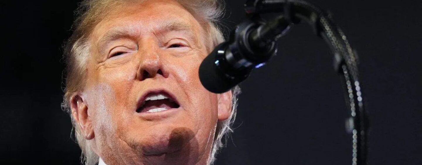 « Je n'ai jamais fait ça avec un homme auparavant »: Trump se moque du corps du républicain de l'Ohio lors d'un rassemblement dans le Kentucky
