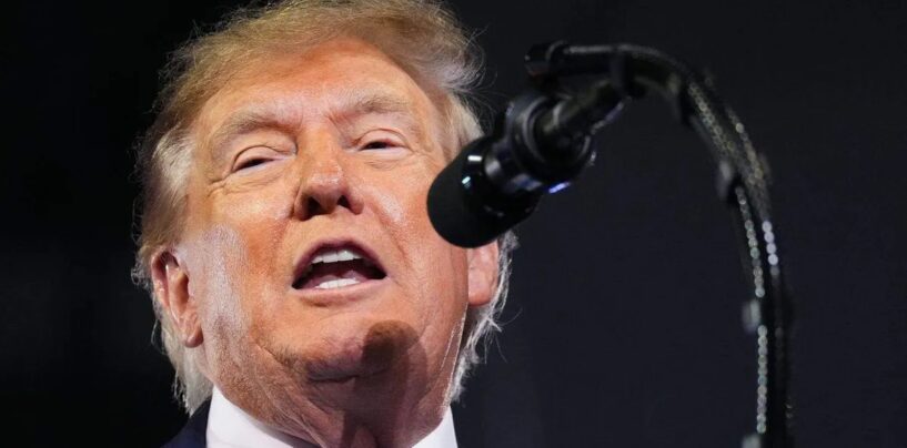 « Je n'ai jamais fait ça avec un homme auparavant »: Trump se moque du corps du républicain de l'Ohio lors d'un rassemblement dans le Kentucky
