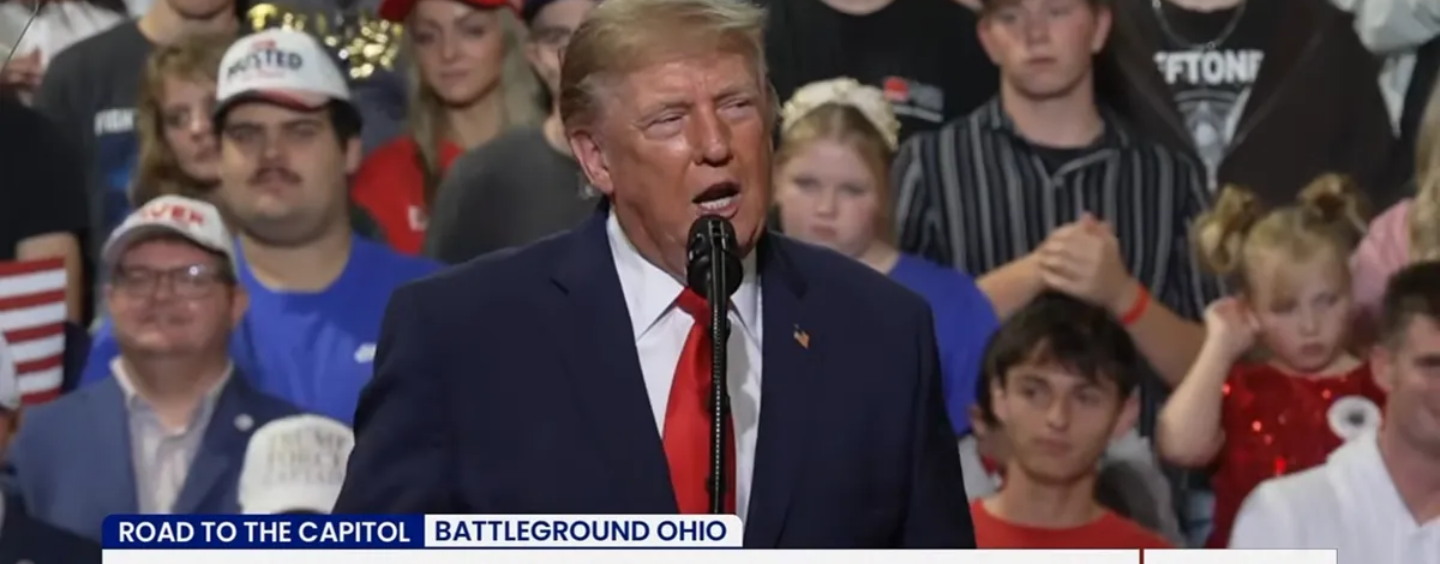 Donald Trump se dit à quel point il aime le « cul » de Jon Husted lors d'un rassemblement