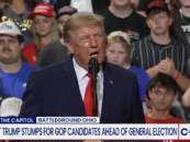 Donald Trump se dit à quel point il aime le « cul » de Jon Husted lors d'un rassemblement