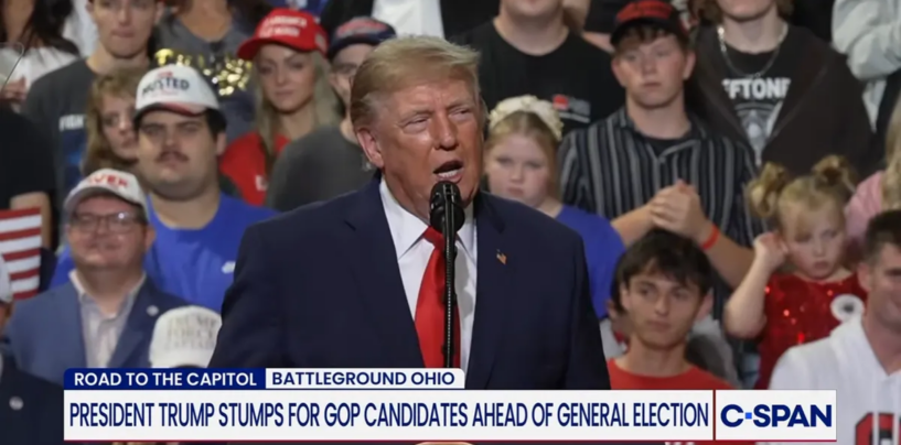 Donald Trump se dit à quel point il aime le « cul » de Jon Husted lors d'un rassemblement