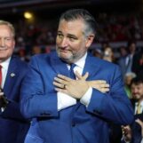 Alors que les Républicains font face à des élections de mi-mandat effrayantes, Ted Cruz accuse les « sorcières transgenres »