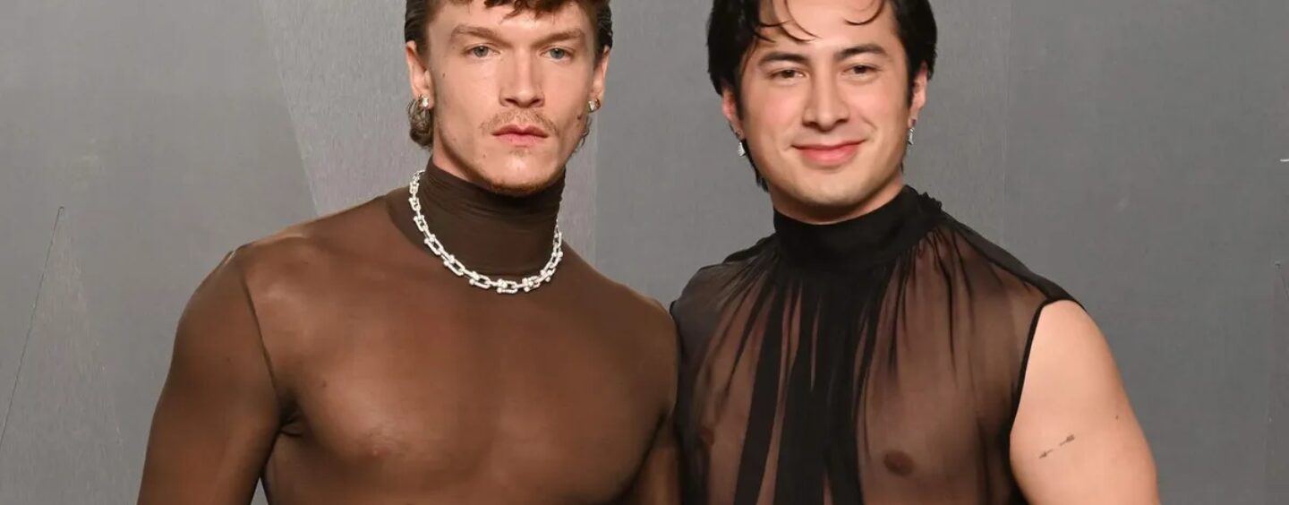 Les bottines et les renflements d'Hudson Williams et Connor Storrie obtiennent des nominations aux Grindr Awards
