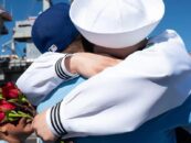 Les familles des militaires mettent en garde le Congrès en termes sévères : attaquer nos enfants trans vous coûtera des troupes