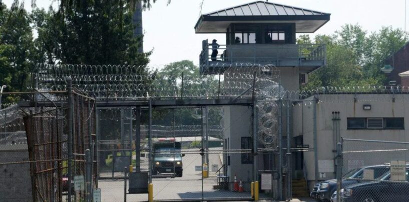 Le ministère de la Justice de Trump occulte les victimes trans d'abus sexuels en prison tout en pointant du doigt les auteurs trans