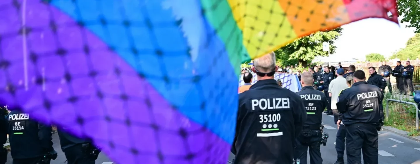 La police allemande effectue une descente dans un centre de santé trans pour trafic présumé de médicaments sur ordonnance : une « intrusion violente »
