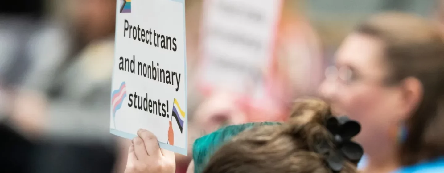 Le DA républicain lance une enquête pour trouver le coupable derrière les faux courriers trans au Texas