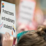 Le DA républicain lance une enquête pour trouver le coupable derrière les faux courriers trans au Texas