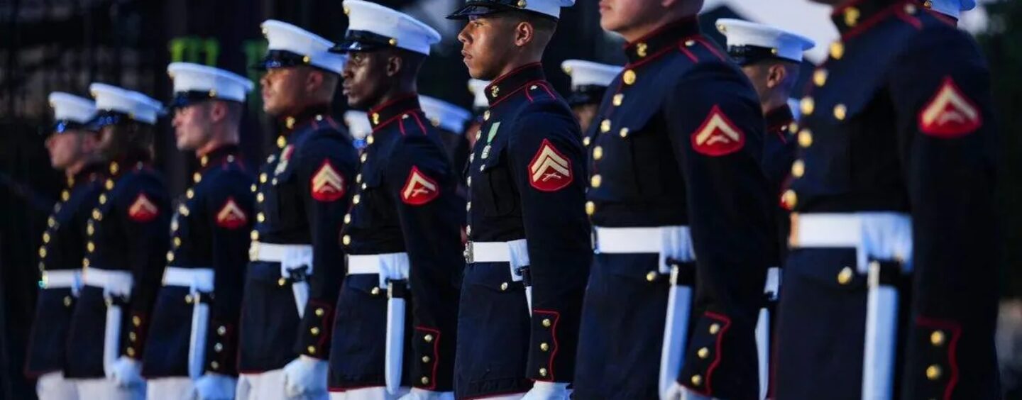 Pete Hegseth veut que les troupes trans disparaissent. Les commissions d'examen de l'US Navy et de l'USMC continuent de trouver des raisons de les conserver