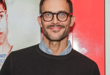 Cheyenne Jackson veut aider les acteurs qui sont à « un emploi » de l'assurance maladie