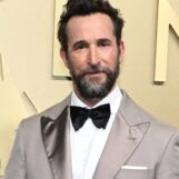 Qui est Noah Wyle, l'acteur musclé qui vient d'être nommé homme le plus sexy de l'année par People ?