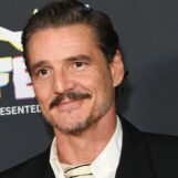 Pedro Pascal ne porte rien d'autre qu'une serviette dans la bande-annonce sexy du nouveau film