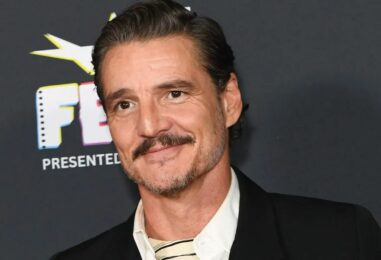Pedro Pascal ne porte rien d'autre qu'une serviette dans la bande-annonce sexy du nouveau film