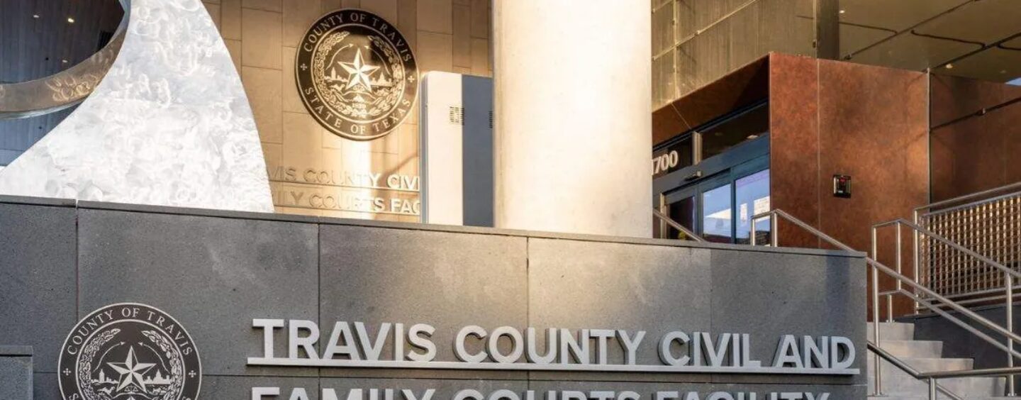 Qui a envoyé de faux textes de défense des transgenres au Texas ? Les archives judiciaires nomment un groupe de femmes GOP
