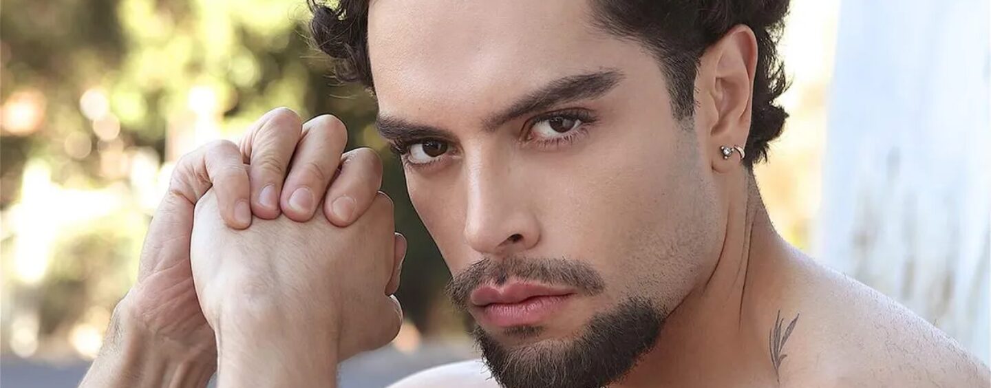 Dahveed de The Bay confirme « pas de prothèse » dans la scène de la douche frontale