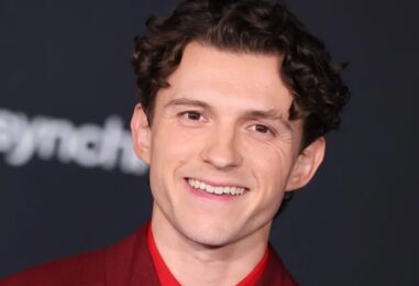 Tom Holland ne porte rien d'autre qu'une serviette dans une vidéo virale sexy